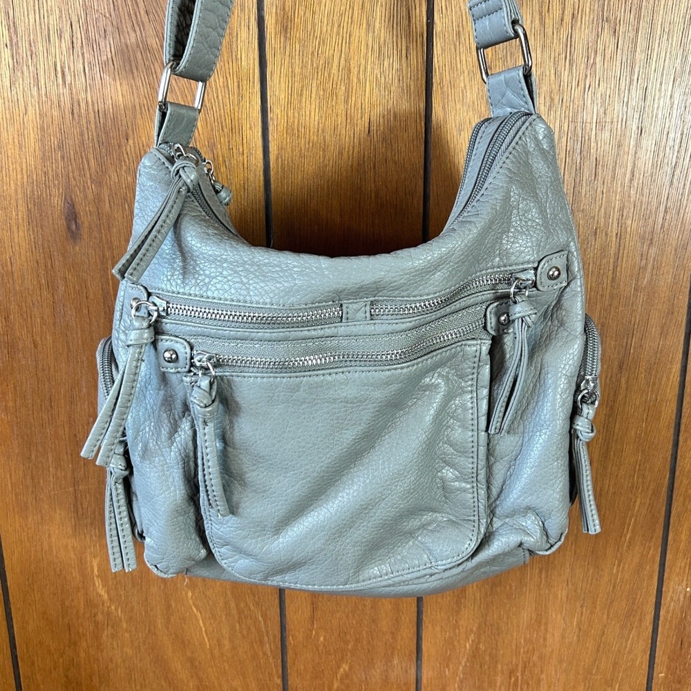 Bueno Gray Vegan Leather Multi-Pocket Crossbody Hobo Bag with Tassel Zips‎